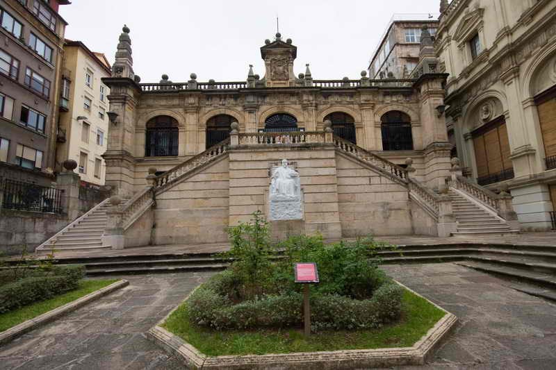 Biblioteca y Casa  Museo de Menendez Pelayo Patio entrada  Santander Cantabria Cantabriarural
