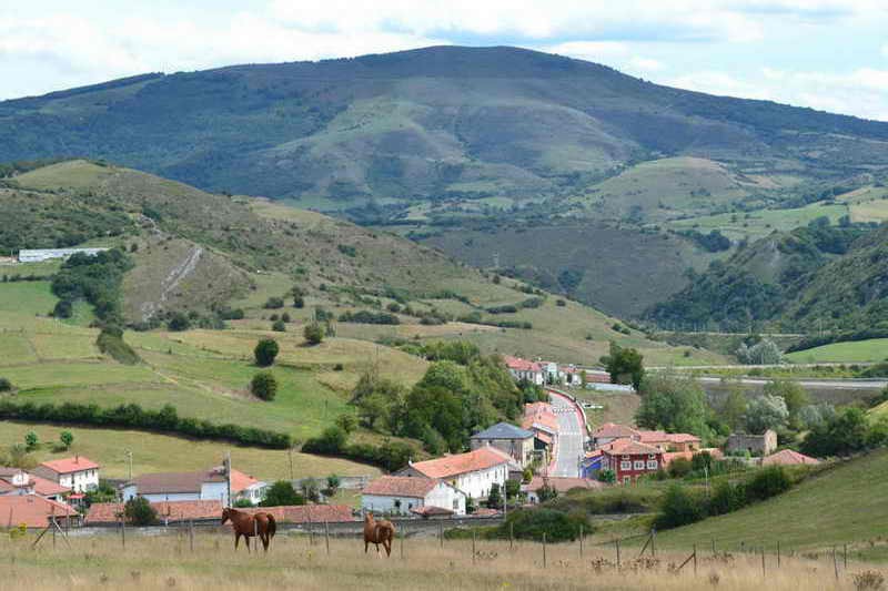 Cantabria en Bici De Reinosa a Bustasur por el Sendero del Ebro GR 99 Cantabria Cantabriarural