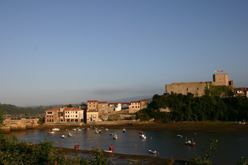 Castillo del Rey en San Vicente de la Barquera Cantabria Cantabriarural-B