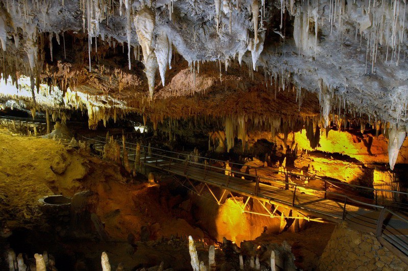 Cueva El Soplao Exposición de Ámbar Cantabria Cantabriarural