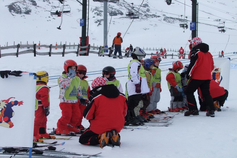 Estación de Esquí y Montaña Alto Campóo Escuela de esquí Cantabria Cantabriarural