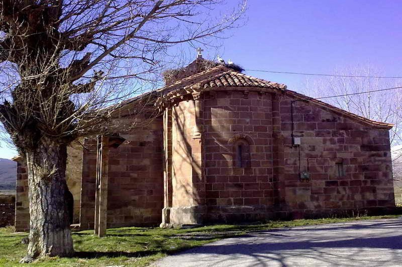 Vista general del Ábside  de la Iglesia Románica de Mata de Hoz Cantabria Cantabriarural