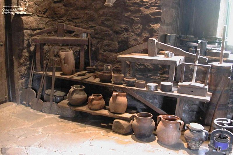 Museo de las Tres Villas Pasiegas en Vega de Pas Prensa de Quesos y Cacharros de leche Cantabria Cantabriarural