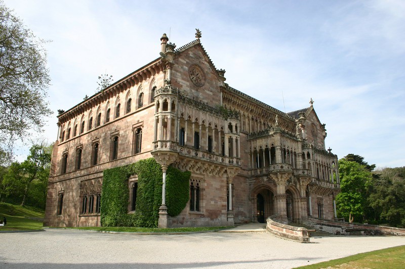 Palacio de Sobrellano Fachada principal  Cantabria Cantabriarural