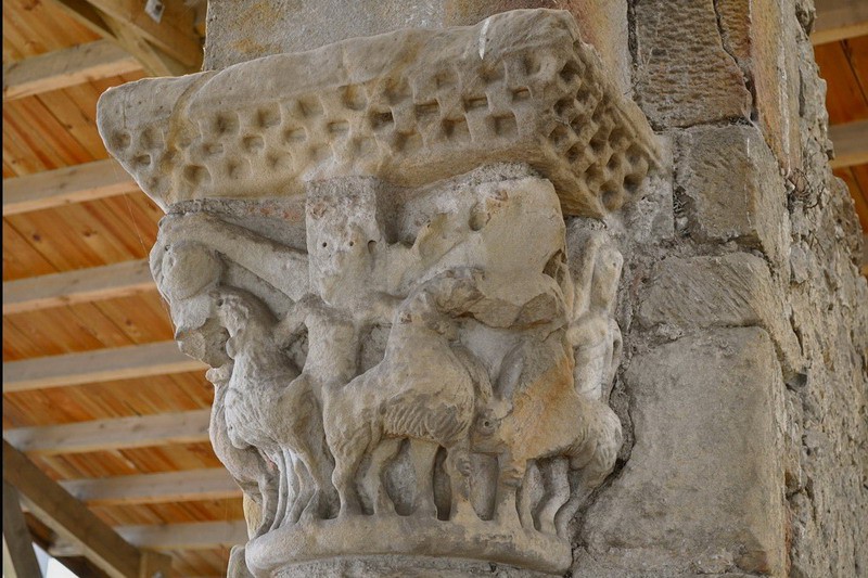 Termas Romanas y Necrópolis medieval de San Juan de Maliaño Cantabria Capitel Románico Cantabriarural
