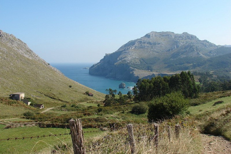 Camino de Santiago en Cantabria de la Costa de Guriezo a Guemes Cantabria cantabriarural  costa de Laredo