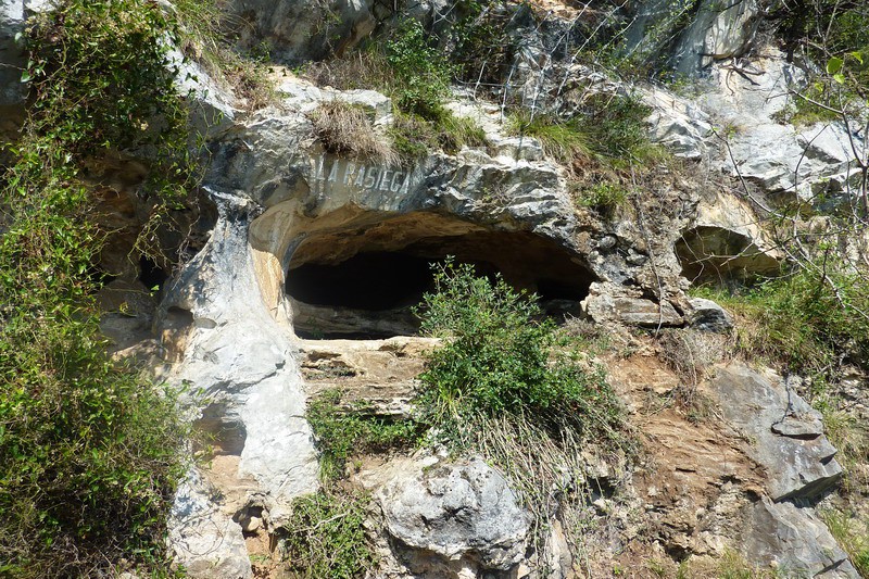 Cuevas del Monte Castillo Cuevas de  Puente Viesgo Cantabria Cantabriarural
