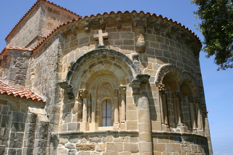 Santa Maria de Bareyo Detalle del ábside Cantabria Cantabriarural