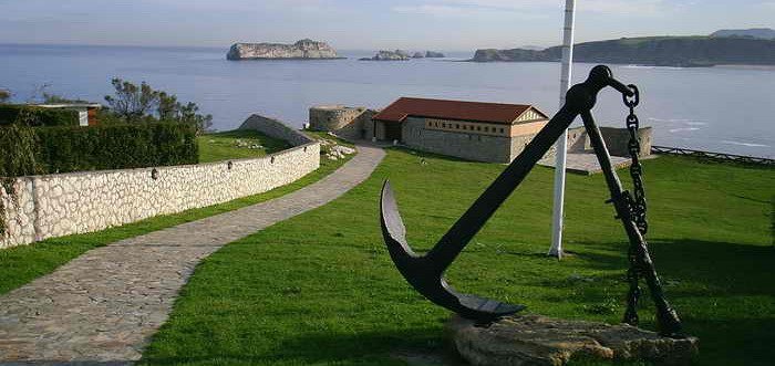 El Faro y El Torco de Suances, Faro de la Punta del Torco en Suances Cantabria