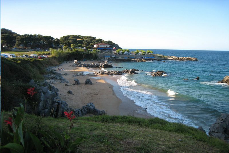 Playa de Arnadal o de los Franceses Arnuero Cantabria