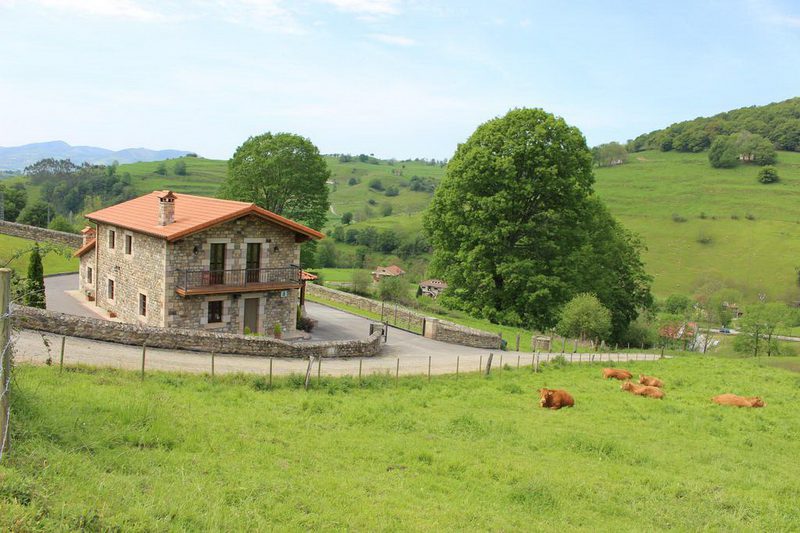 Casa rural La Cabaña del Abuelo Casa rural en Selaya Valles pasiegos Cantabria Exterior