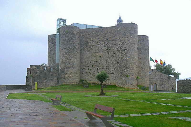 Castillo de Santa Ana en Castro Urdiales Cantabria