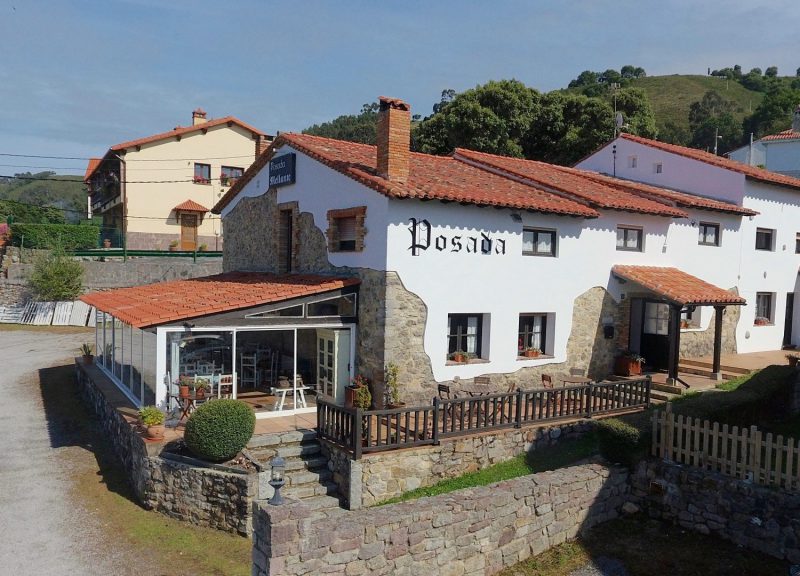 Fachada de Posada Mellante en Pechon Cantabria